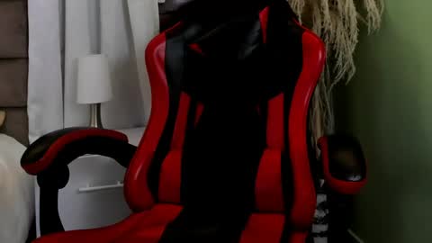 Roan Birkin online show from 04/22/26, 09:05