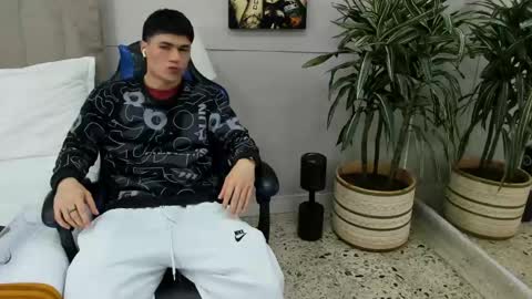 Roan Birkin online show from 04/23/26, 07:38