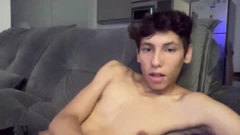 Snapshot of roandry909974 chatting on 12/02/24, 01:58 roandry909974 online show from 12/02/24, 01:58