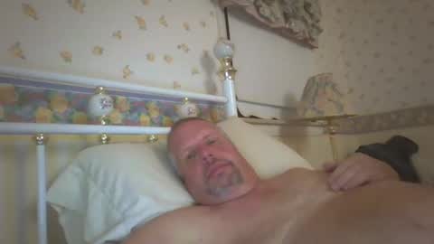 Snapshot of rob9271963 chatting on 01/01/25, 05:22 Rob online show from 01/01/25, 05:22