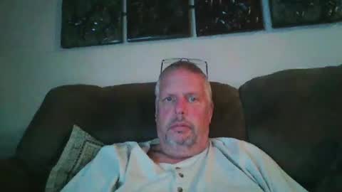 Snapshot of rob9271963 chatting on 01/03/25, 02:43 Rob online show from 01/03/25, 02:43