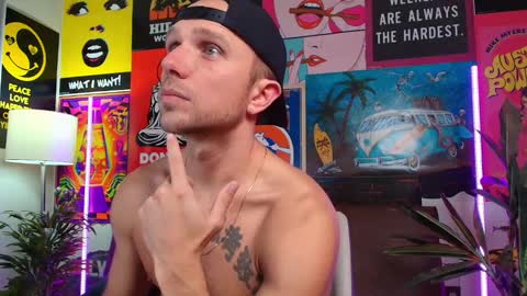 Snapshot of rob_ryder chatting on 12/24/24, 02:32 rob ryder online show from 12/24/24, 02:32