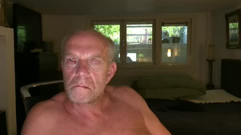 Snapshot of robbertnl chatting on 06/17/26, 06:16 robbertnl online show from 06/17/26, 06:16