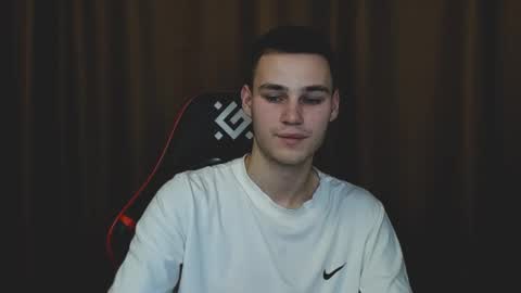 robert10211 online show from 12/25/24, 06:19