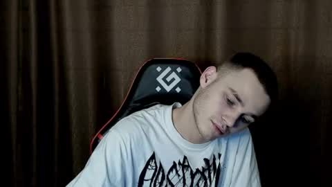 robert10211 online show from 01/31/25, 01:43