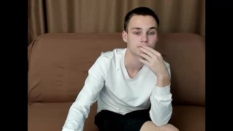 robert10211 online show from 10/22/25, 05:45