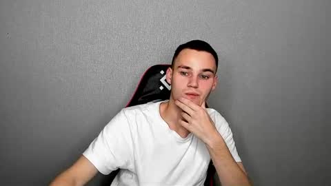 robert10211 online show from 11/07/25, 03:28