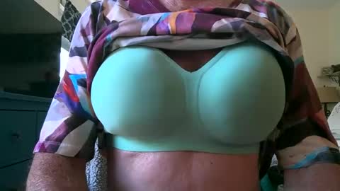 robert online show from 10/20/25, 07:03