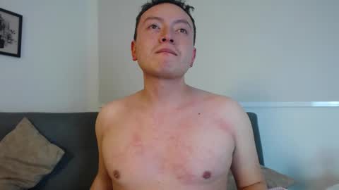 Snapshot of robert_honey chatting on 09/20/25, 05:19 Robert online show from 09/20/25, 05:19