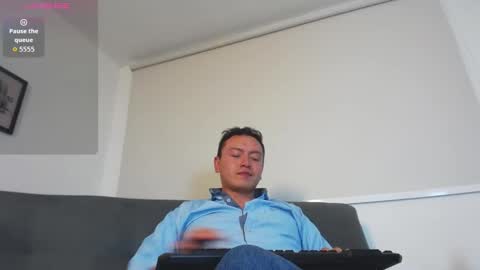 Snapshot of robert_honey chatting on 09/25/25, 10:57 Robert online show from 09/25/25, 10:57