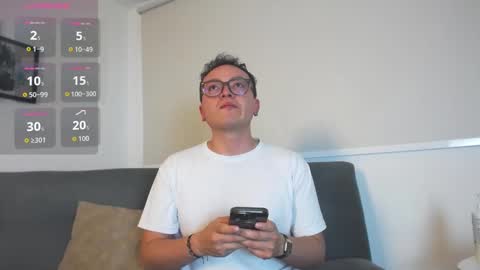 Snapshot of robert_honey chatting on 09/28/25, 10:26 Robert online show from 09/28/25, 10:26