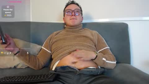 Snapshot of robert_honey chatting on 09/30/25, 02:05 Robert online show from 09/30/25, 02:05