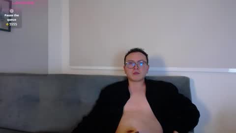 Snapshot of robert_honey chatting on 10/02/25, 01:23 Robert online show from 10/02/25, 01:23