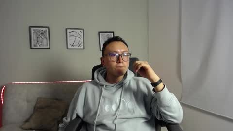 Snapshot of robert_honey chatting on 10/13/25, 12:54 Robert online show from 10/13/25, 12:54