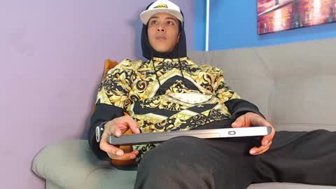 Snapshot of robert_kingg chatting on 12/19/24, 07:29 robert_kingg online show from 12/19/24, 07:29