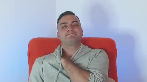 Snapshot of robert_leroy chatting on 10/23/25, 05:44 Stiven - online show from 10/23/25, 05:44