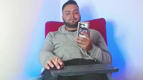 Snapshot of robert_leroy chatting on 06/05/26, 04:45 Stiven - online show from 06/05/26, 04:45