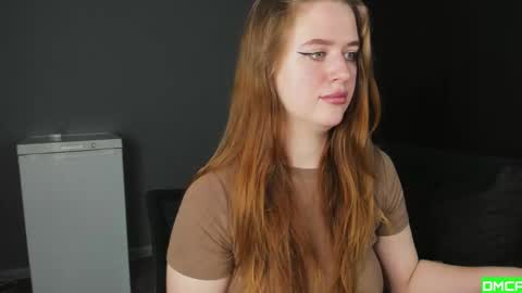 Snapshot of robert_lisa chatting on 12/21/25, 05:14 Lisa and Robert i am online all days 900 am GMT3 online show from 12/21/25, 05:14