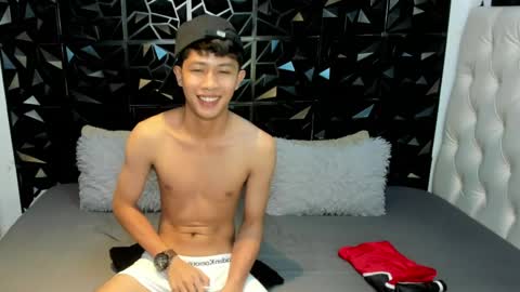 robert_massivexxx online show from 04/23/26, 08:24