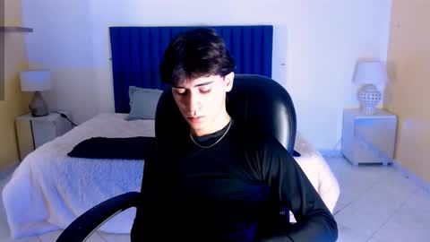 Snapshot of roberthalv chatting on 02/19/26, 01:51 ROBERTH online show from 02/19/26, 01:51