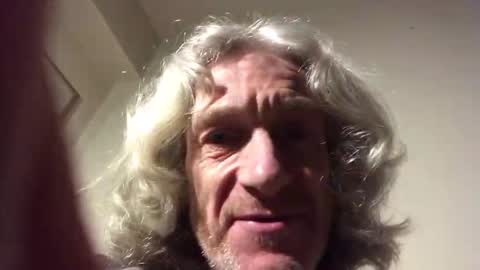 Robert online show from 11/05/25, 01:49