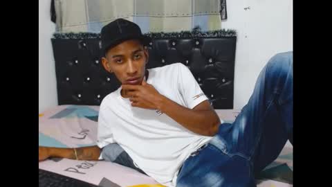 Snapshot of roberthycami2123 chatting on 12/04/25, 04:11 roberthycami2123 online show from 12/04/25, 04:11