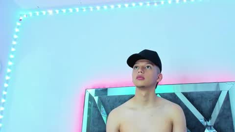 Robert Miller And Mael Thompson  online show from 03/11/25, 05:57