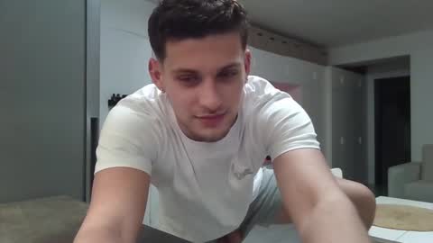 Snapshot of roberto_twink1 chatting on 02/06/25, 04:58 Roberto online show from 02/06/25, 04:58