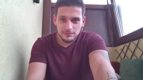 Snapshot of roberto_twink1 chatting on 11/19/25, 07:52 Roberto online show from 11/19/25, 07:52