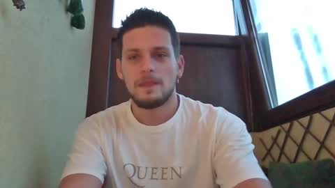 Snapshot of roberto_twink1 chatting on 11/21/25, 05:28 Roberto online show from 11/21/25, 05:28