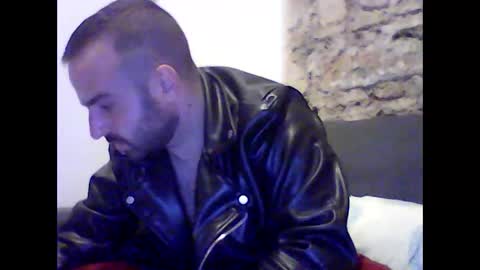 Snapshot of robertoredo chatting on 01/02/25, 03:15 Roberto online show from 01/02/25, 03:15
