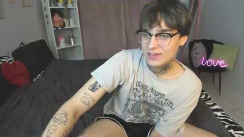 Snapshot of roberttate_ chatting on 11/26/25, 05:14 RobertTate online show from 11/26/25, 05:14