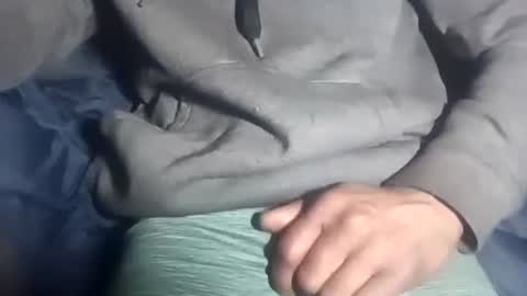 Snapshot of robincom23 chatting on 11/17/25, 02:12 R online show from 11/17/25, 02:12