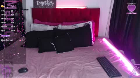 Snapshot of robinsonbaker chatting on 01/07/25, 04:18 Margot Ferrer online show from 01/07/25, 04:18