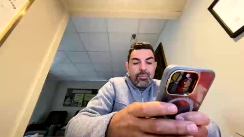 roblatino12 online show from 11/17/25, 04:13