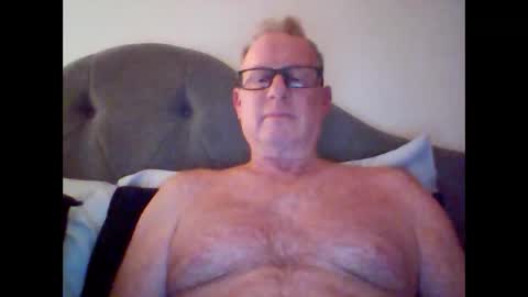 Snapshot of robo0000 chatting on 11/06/25, 07:31 robo0000 online show from 11/06/25, 07:31