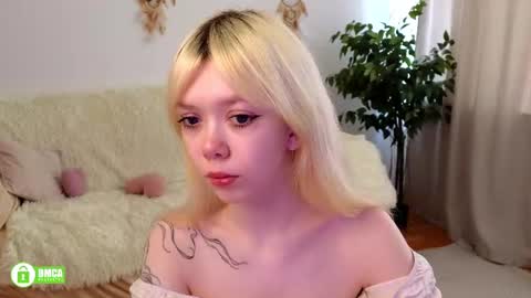 Snapshot of rochelle_dolly chatting on 06/15/26, 09:44 rochelle_dolly online show from 06/15/26, 09:44