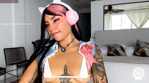 Samantha Estephania  online show from 11/25/25, 09:59