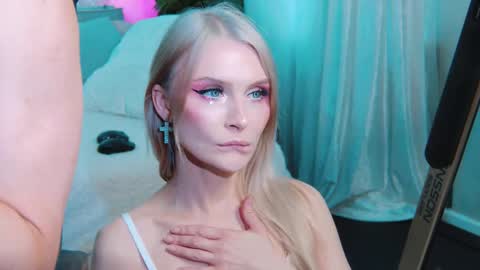 Lina and Den online show from 10/05/25, 10:46