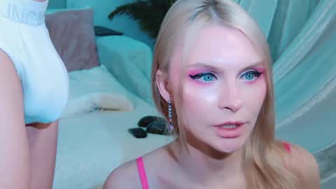 Lina and Den online show from 04/18/26, 11:25