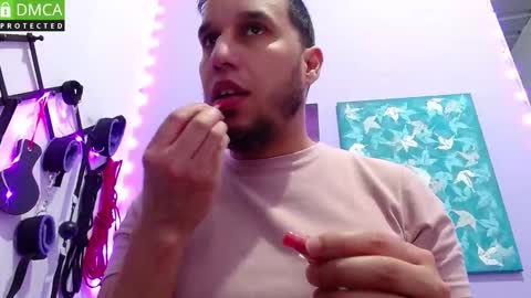 Thiago independent model online show from 09/13/25, 11:59