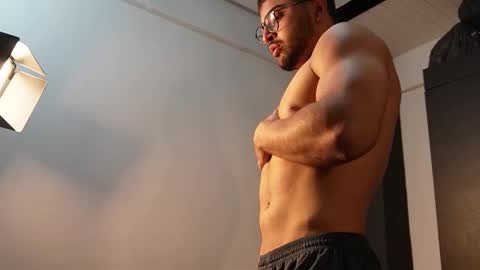 Snapshot of roger_belmont chatting on 09/14/25, 04:11 Roger Belmont online show from 09/14/25, 04:11