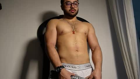 Snapshot of roger_belmont chatting on 09/23/25, 03:09 Roger Belmont online show from 09/23/25, 03:09