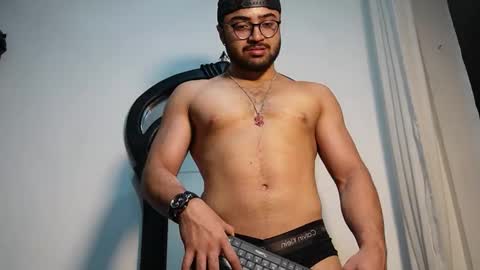 Snapshot of roger_belmont chatting on 09/24/25, 05:11 Roger Belmont online show from 09/24/25, 05:11