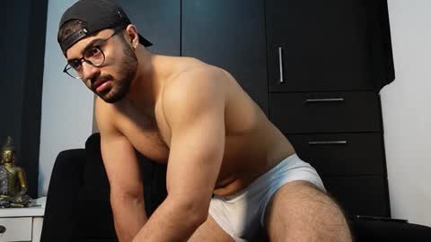 Snapshot of roger_belmont chatting on 09/27/25, 04:50 Roger Belmont online show from 09/27/25, 04:50