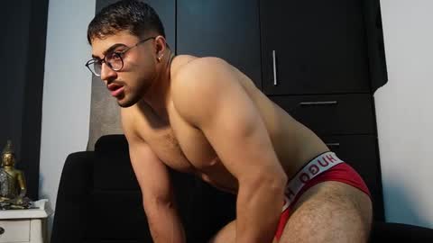 Snapshot of roger_belmont chatting on 09/30/25, 03:44 Roger Belmont online show from 09/30/25, 03:44