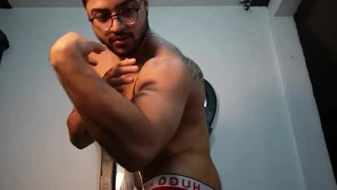 Snapshot of roger_belmont chatting on 10/17/25, 03:20 Roger Belmont online show from 10/17/25, 03:20