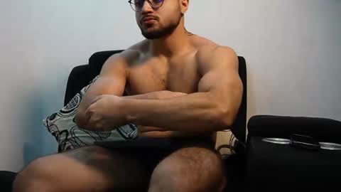 Snapshot of roger_belmont chatting on 10/29/25, 03:53 Roger Belmont online show from 10/29/25, 03:53