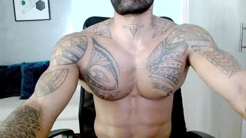 Snapshot of rogers_p chatting on 01/17/25, 03:32 Rogers online show from 01/17/25, 03:32