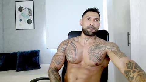 Snapshot of rogers_p chatting on 01/18/25, 04:10 Rogers online show from 01/18/25, 04:10